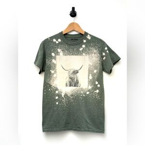 Gildan Green T-Shirt with Highland Cow Design